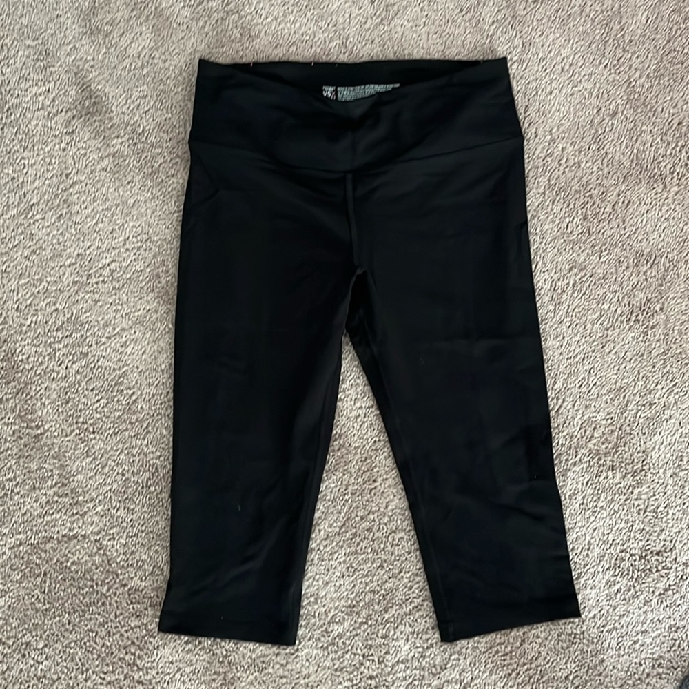 Cropped black leggings